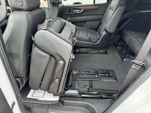 Used 2025 GMC Yukon Denali AWD/4WD image 31