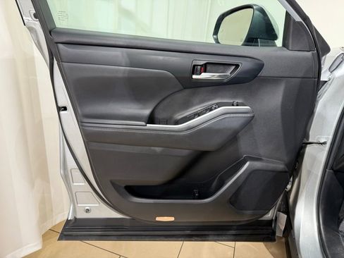 Certified 2022 Toyota Highlander XLE image 15