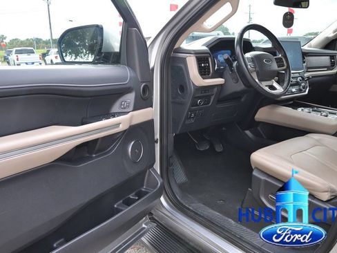 Used 2024 Ford Expedition Max Limited AWD/4WD image 11