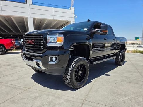 Used 2016 GMC Sierra 2500 Denali w/ Duramax Plus Package AWD/4WD image 3