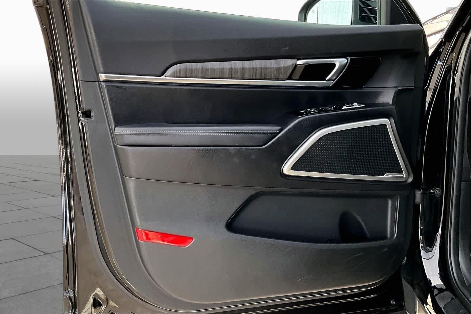 Used 2023 Kia Telluride EX w/ EX Captain's Chair Package FWD image 22