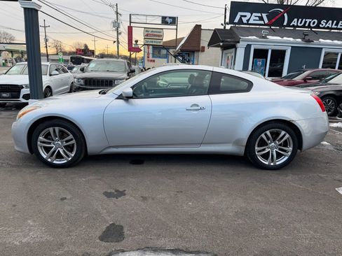 Used 2009 INFINITI G37 x Coupe w/ Premium Pkg image 3
