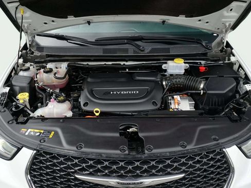 Used 2023 Chrysler Pacifica Touring-L FWD image 13