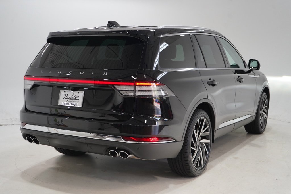 Used 2026 Lincoln Aviator Reserve AWD/4WD image 7