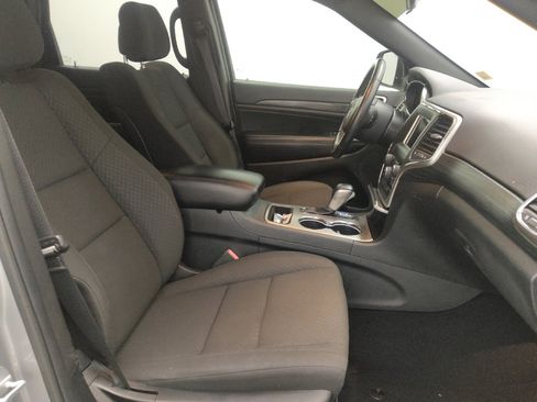 Used 2019 Jeep Grand Cherokee Laredo image 21