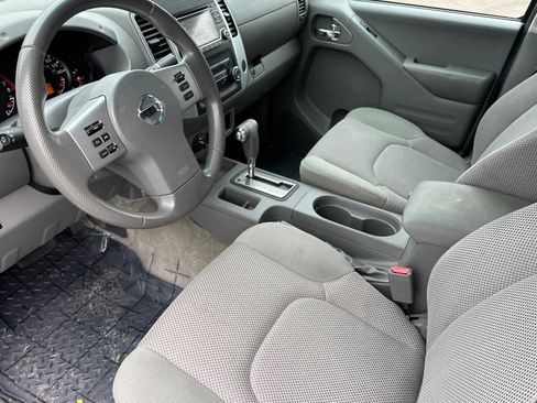 Used 2018 Nissan Frontier SV image 11