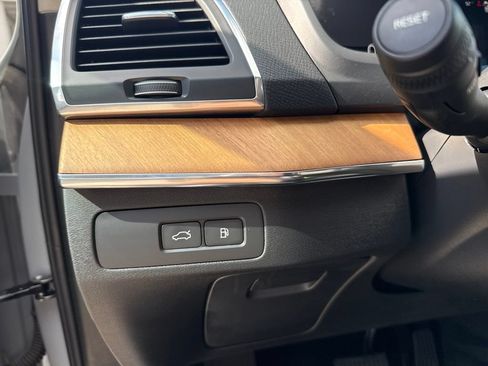 Certified 2024 Volvo XC90 T8 Core AWD/4WD image 21