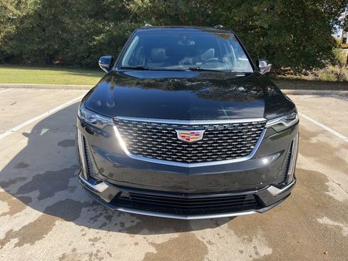 New 2025 Cadillac XT6 Luxury image 12