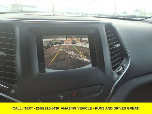 Used 2019 Jeep Cherokee Latitude Plus image 19