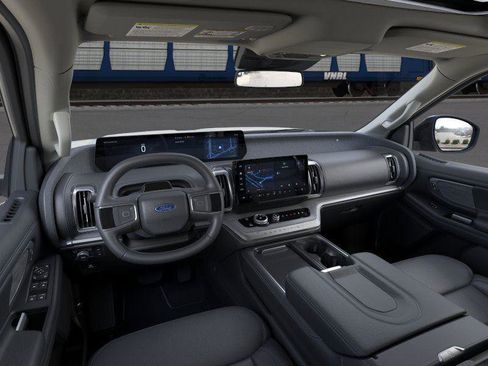 New 2026 Ford Expedition Platinum w/ Driver's Package AWD/4WD image 9