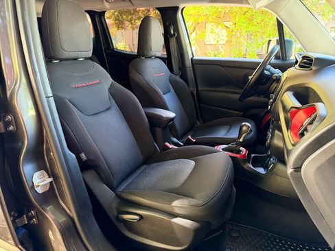 Used 2016 Jeep Renegade Trailhawk AWD/4WD image 26