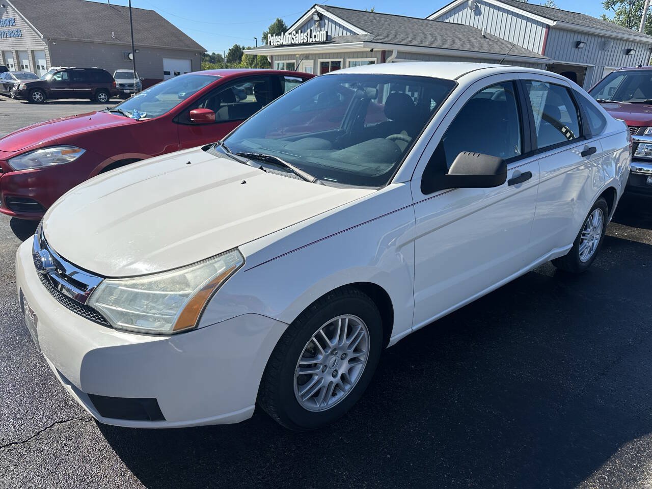 Used 2010 Ford Focus SE FWD image 2