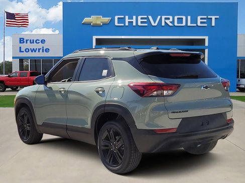 New 2026 Chevrolet TrailBlazer LT w/ Midnight Edition FWD image 3