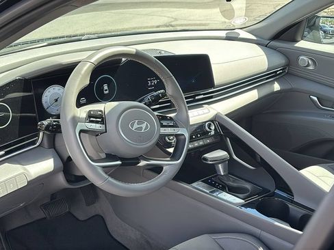 Used 2025 Hyundai Elantra SEL FWD image 22