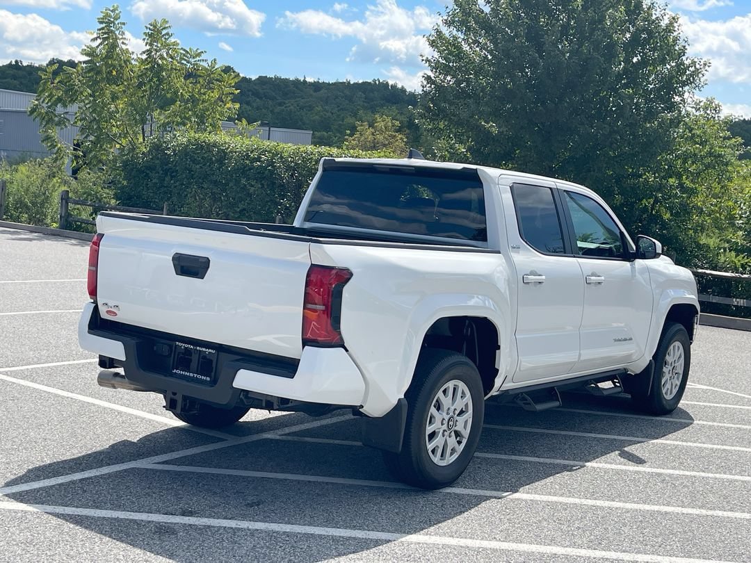 Certified 2026 Toyota Tacoma SR5 AWD/4WD image 15