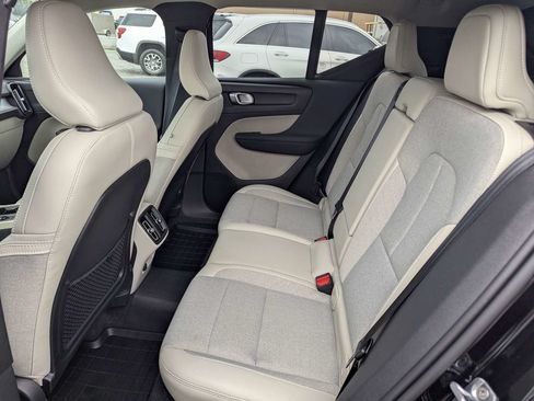 Used 2020 Volvo XC40 T4 Momentum w/ Protection Package Premier FWD image 14