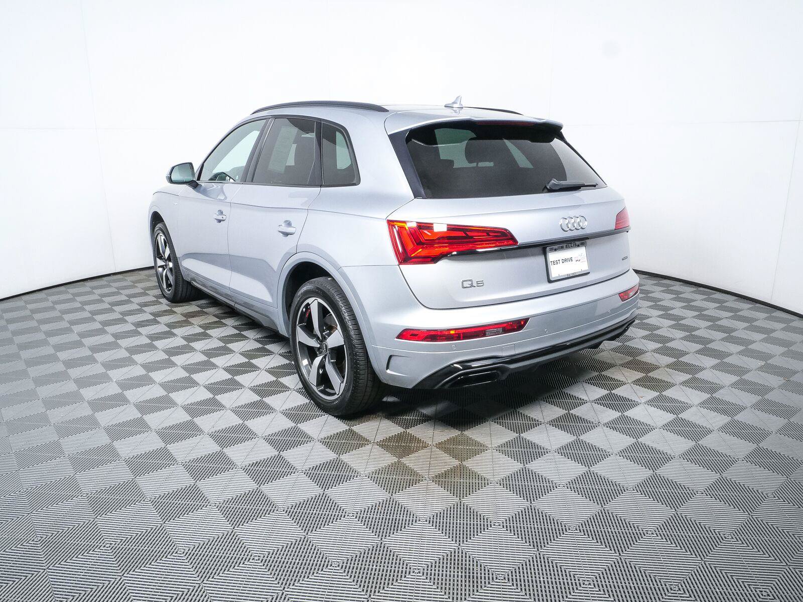 Used 2023 Audi Q5 2.0T Premium Plus w/ Premium Plus Package AWD/4WD image 28