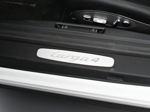 Certified 2019 Porsche 911 Targa 4 image 17