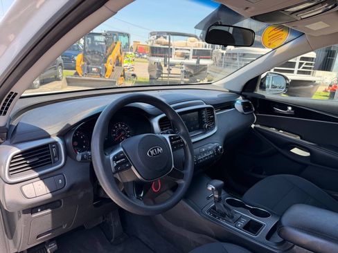 Used 2019 Kia Sorento AWD image 16