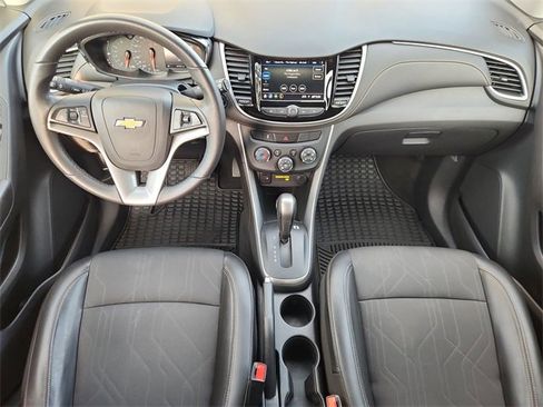 Used 2022 Chevrolet Trax LT w/ LT Convenience Package image 19