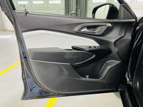 Used 2025 Chevrolet Trax LT image 22