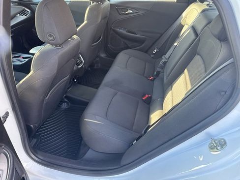 Used 2018 Chevrolet Malibu LT image 16