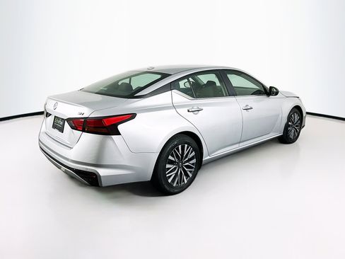 Used 2024 Nissan Altima 2.5 SV image 9