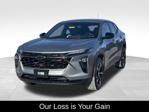 Used 2025 Chevrolet Trax RS w/ Driver Confidence Package image 2