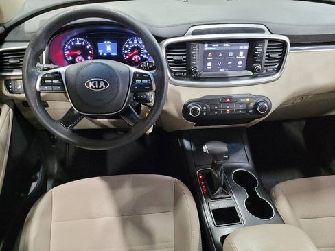 Used 2019 Kia Sorento FWD image 21