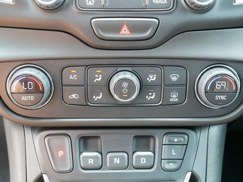 Used 2020 GMC Terrain SLT AWD/4WD image 23