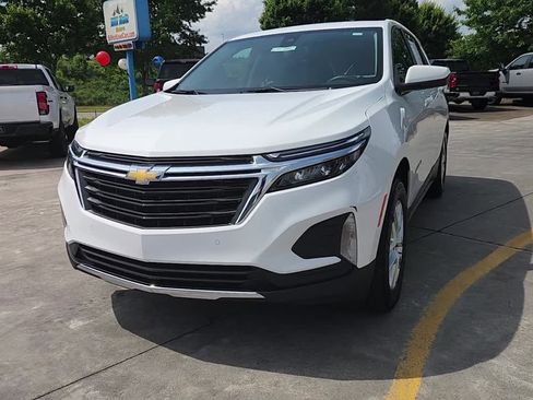 Used 2024 Chevrolet Equinox LT image 3