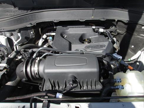Used 2020 Ford Explorer XLT w/ Equipment Group 202A AWD/4WD image 33