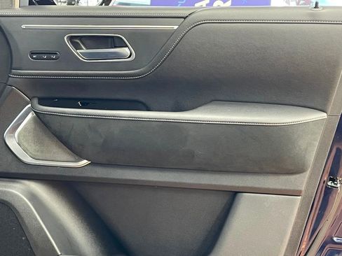 Used 2025 INFINITI QX80 Sensory image 33