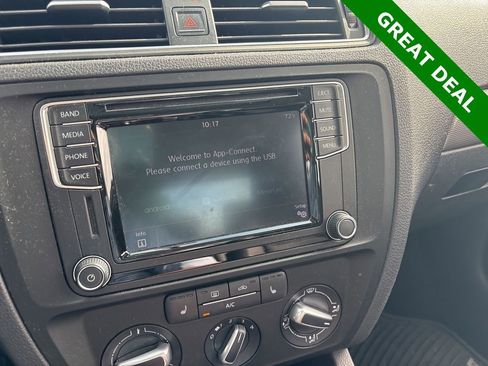 Used 2017 Volkswagen Jetta SE image 18