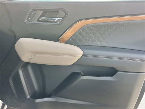 Used 2024 GMC Canyon Denali image 25