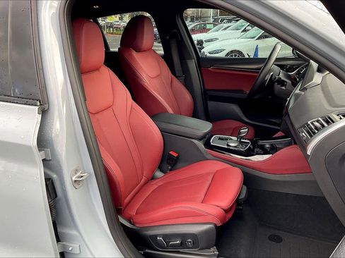 Used 2025 BMW X4 xDrive30i w/ Premium Package image 10