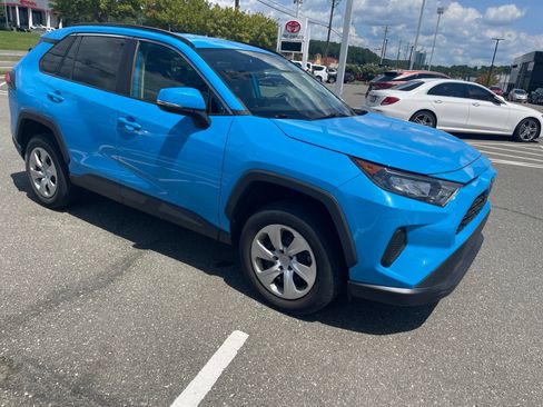 Used 2021 Toyota RAV4 LE AWD/4WD image 7