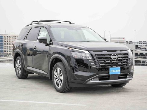 New 2026 Nissan Pathfinder SL w/ Cargo Package FWD image 3