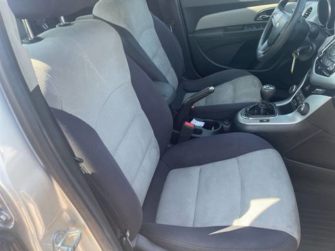 Used 2015 Chevrolet Cruze LS image 20