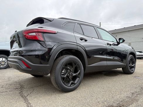 New 2026 Chevrolet Trax LT w/ Midnight Edition FWD image 8