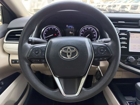 Used 2018 Toyota Camry LE image 18