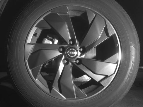 Used 2025 Nissan Rogue SV image 12