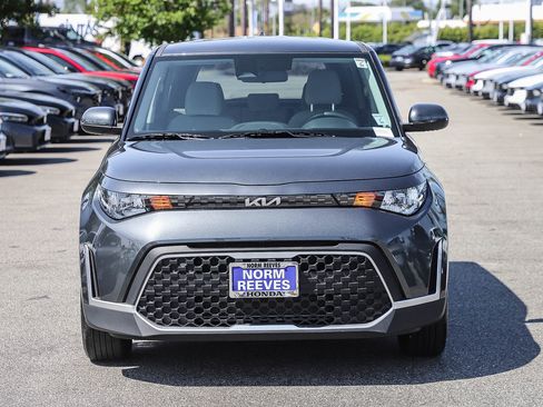 Used 2025 Kia Soul LX FWD image 2