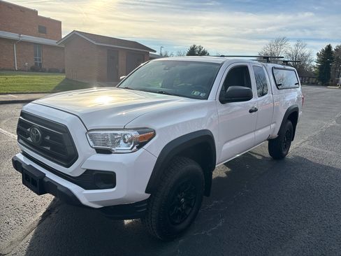 Used 2021 Toyota Tacoma SR image 3