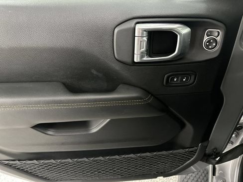 Used 2021 Jeep Wrangler Unlimited Sahara AWD/4WD image 11