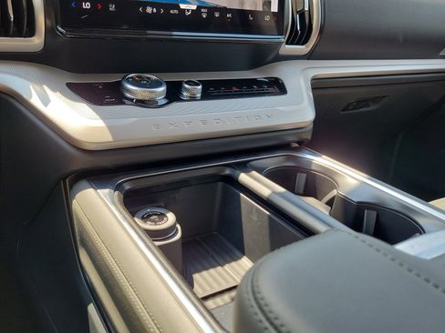 New 2026 Ford Expedition Active image 21