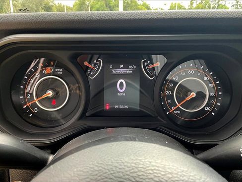 Used 2024 Jeep Wrangler Sport S image 25