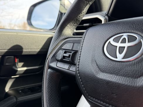 Used 2025 Toyota 4Runner 4WD image 18