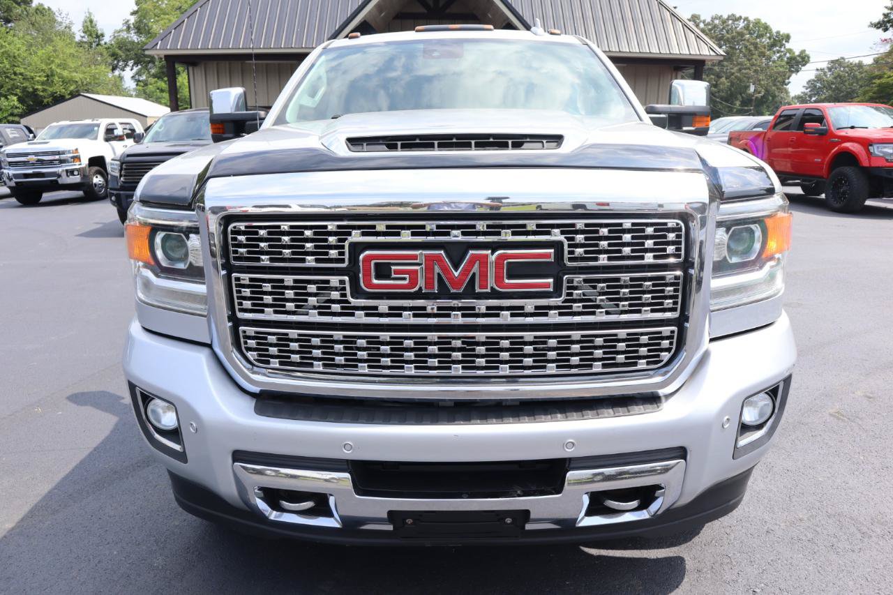 Used 2018 GMC Sierra 2500 Denali w/ Duramax Plus Package AWD/4WD image 2