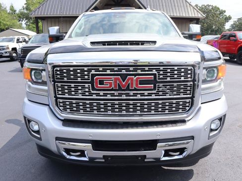 Used 2018 GMC Sierra 2500 Denali w/ Duramax Plus Package AWD/4WD image 2